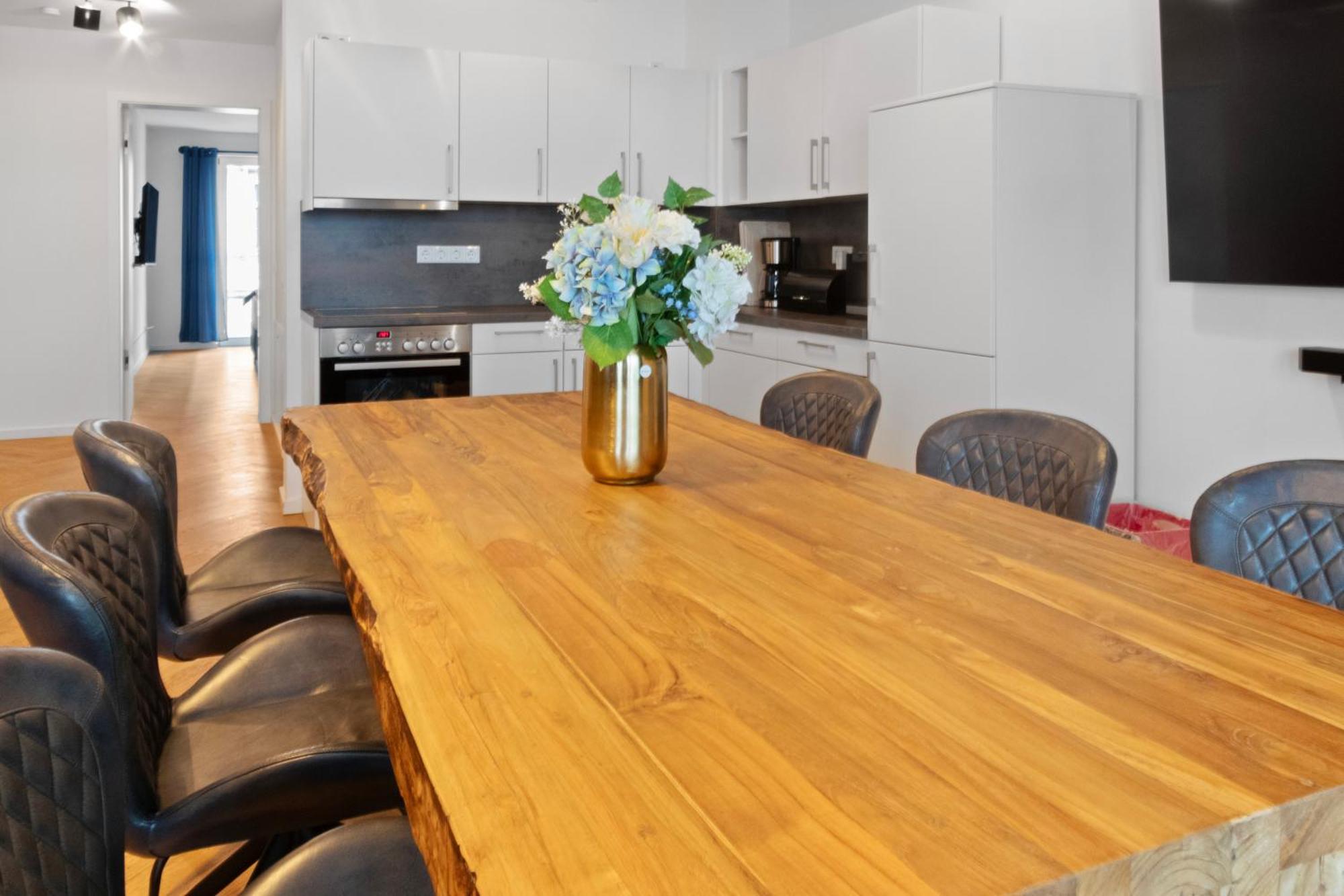 Luxus Im Zentrum Fuer 6 Personen! 3 Zimmer, Balkon, Wlan, Parkplatz Apartment *