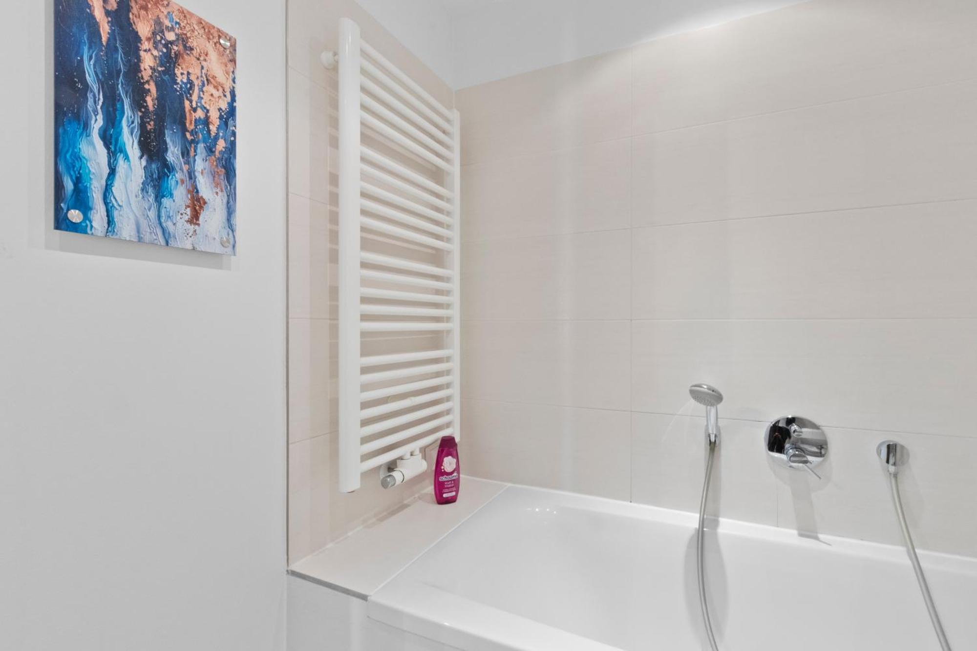 Apartment Luxus Im Zentrum Fuer 6 Personen! 3 Zimmer, Balkon, Wlan, Parkplatz Dresden