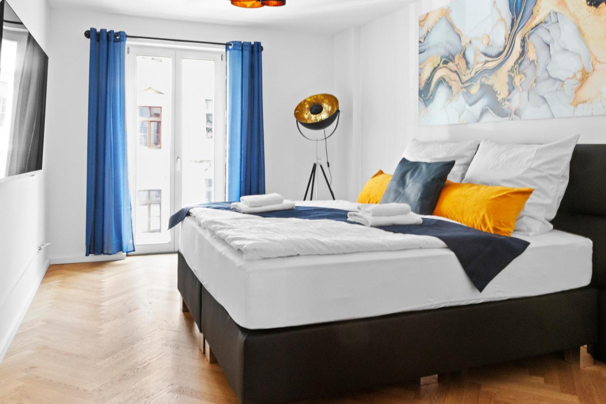 Apartment Luxus Im Zentrum Fuer 6 Personen! 3 Zimmer, Balkon, Wlan, Parkplatz *