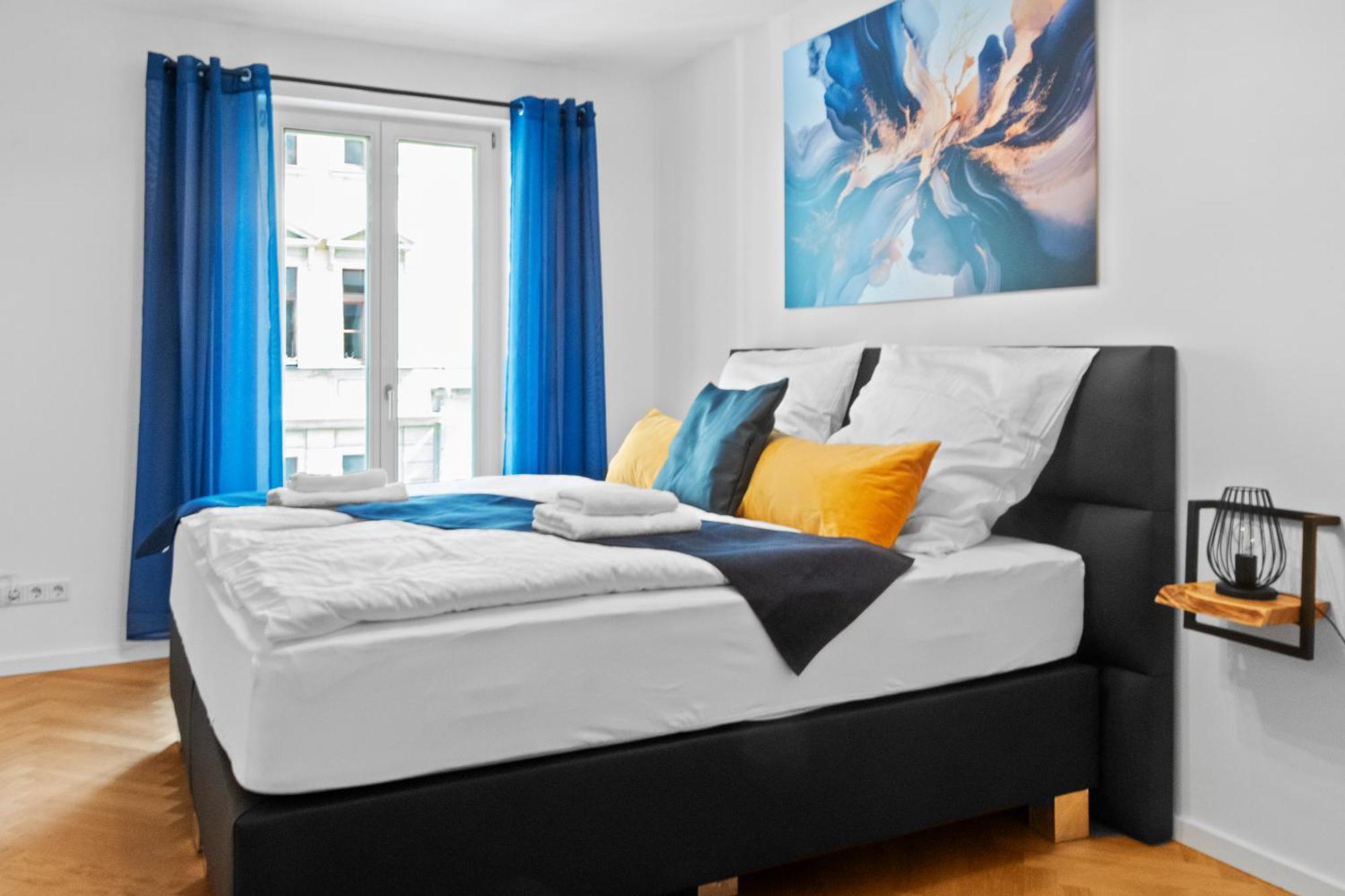 Apartment Luxus Im Zentrum Fuer 6 Personen! 3 Zimmer, Balkon, Wlan, Parkplatz *